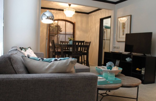 Altadena House | HIP CHARM & COMFORT IN ALTADENA 1987