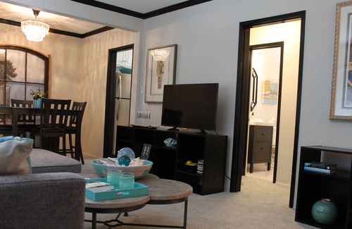 Altadena House | HIP CHARM & COMFORT IN ALTADENA 1987