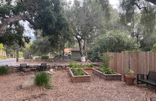 Ojai House | Hip Downtown Ojai Casita w/Hot tub!