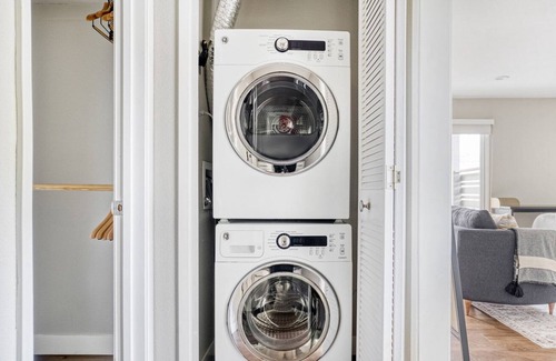 Foster City Apartment | Hip Foster City Studio w/ Gym, Pool & W/D, near 101 & 92, by Blueground