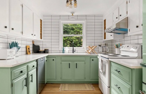 Becket House | Hip Renovated Mid Century 4 Bedroom on Long Bow Lake