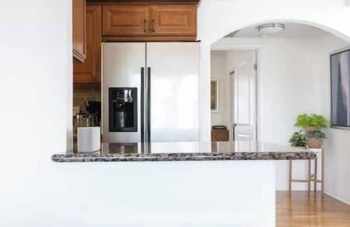 Sunset Junction Apartment | Hip Silver Lake Escape with Sweeping Terrace View