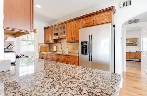 Sunset Junction Apartment | Hip Silver Lake Escape with Sweeping Terrace View