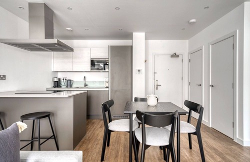 William Morris Apartment | Hip Walthamstow 1BR w/Gym, Lounge & Concierge nr Tube, by Blueground