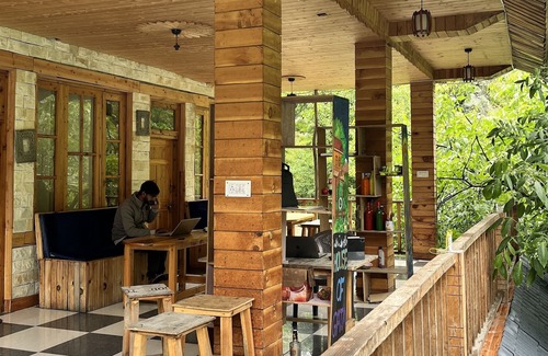 Banjar Bed & Breakfast | Hipostel Tirthan