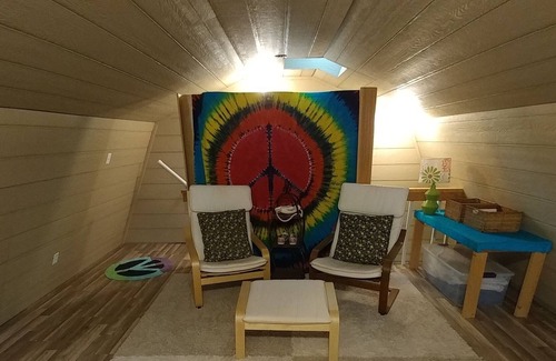 Barium Springs Apartment | Hippie Loft shared bath