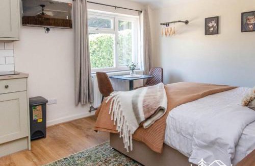 New Forest District Apartment | Hippo Room 8 - Peaceful Double - Garden View