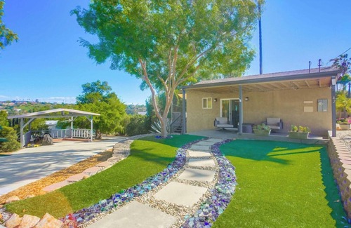 Vista Cottage | Hipster Cottage minutes from Downtown Vista! Yoga, Mediation & Sound Bath