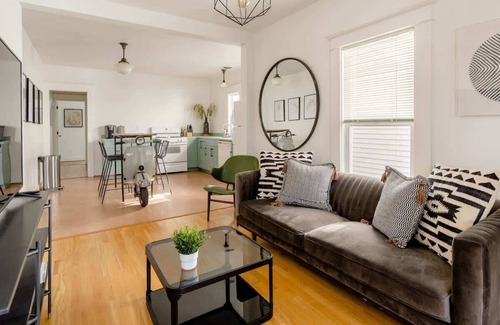 Humboldt House | Hipster Vibe Apartment - Food Carts & Live Music