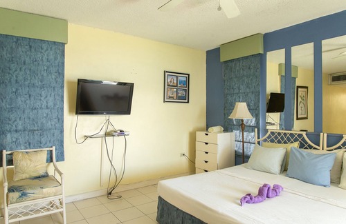 Montego Bay Hotel | Hipstrip Beach Studio