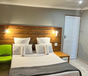 Eikenbosch House | Hirondelle @ 45 Old Paarl