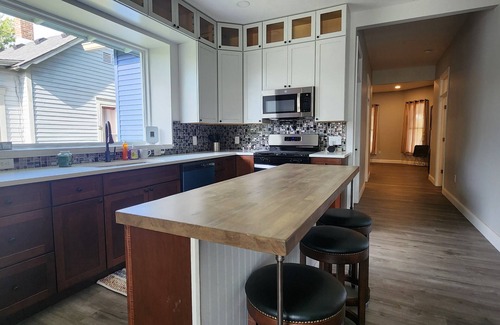 Columbus House | His or hers downtown retreat, walk to restaurants & entertainment