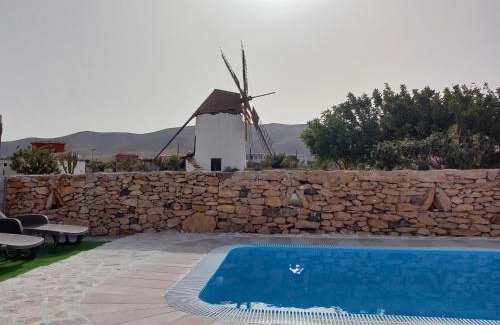 Antigua Villa | Histórica Villa con molino de viento
