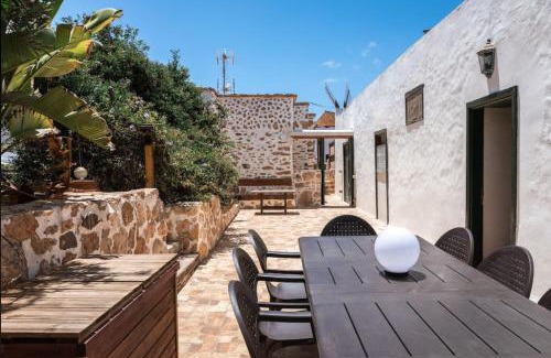 Antigua Villa | Histórica Villa con molino de viento