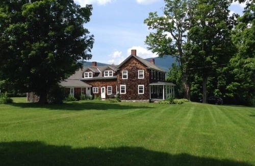 Sunderland House | Historic 1780 Manchester Farm House With Mountain Views