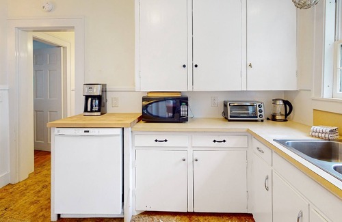 Montpelier House | Historic 1860s farmhouse & back house with a large yard, washer/dryer, & deck