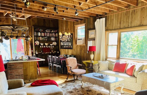 Eldred House | Historic 1895 Renovated Barn! 'Cottage at Belle Knowle'
