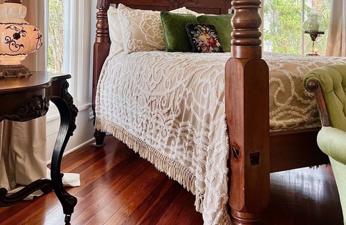 Monticello House | Historic 1909 Bishop House in the heart of downtown