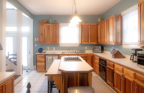 West End House | Historic 1920's 2200+ sq ft. home nesselted inside ATL’s West side belt line.