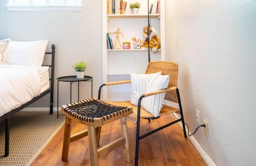 Lincoln Terrace Apartment | Historic 1920s Brick Beauty in Medical District