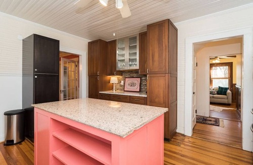 Glen Raven House | Historic 1930s Elon Farmhouse