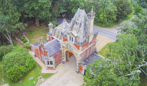 New Forest District House | Historic 2 bed gatehouse in private parkland