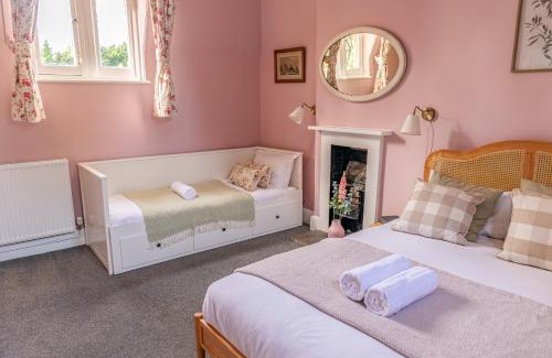 New Forest District House | Historic 2 bed gatehouse in private parkland