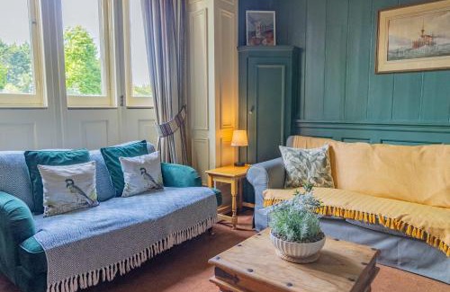 New Forest District House | Historic 2 bed gatehouse in private parkland