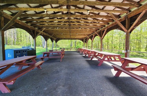 North Egremont House | Historic 2-BR 1800s Carriage House 8-Min to Catamount