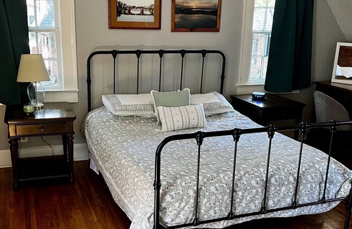 Gastonia House | Historic 20s Cottage sits under the breath taking oaks.