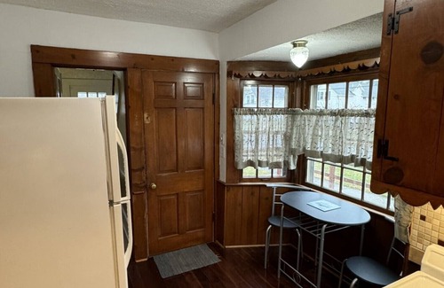 Cuyahoga Falls House | Historic 3 Bedroom House Close to Downtown Cuyahoga Falls