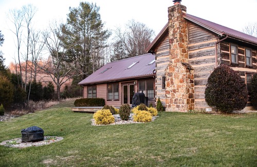Gnaw Bone Cabin | Historic 3 bedroom cabin on 110 acres