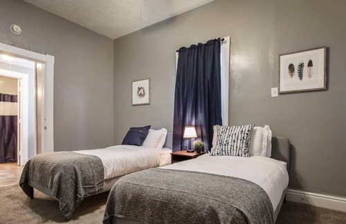 Schnitzelburg House | Historic 3BR home in Shelby Park by CozySuites