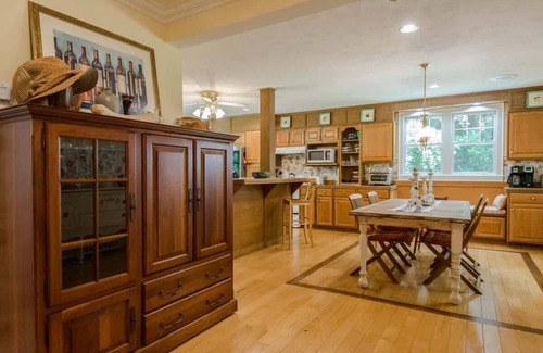 Hendersonville House | Historic 4BR Colonial w/Pool Table + Fire Pit