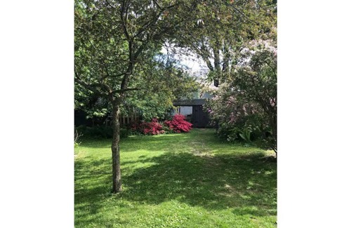 Sunderland House | Historic 5-Bdrm Home Minutes from 5 College Area