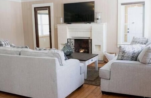 Hamptonville Other | Historic 5 Bedroom Farmhouse in Wine Country