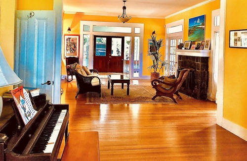 Hawi House | Historic 6-Bedroom Plantation Mansion in Hawi