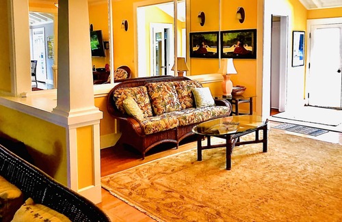 Hawi House | Historic 6-Bedroom Plantation Mansion in Hawi