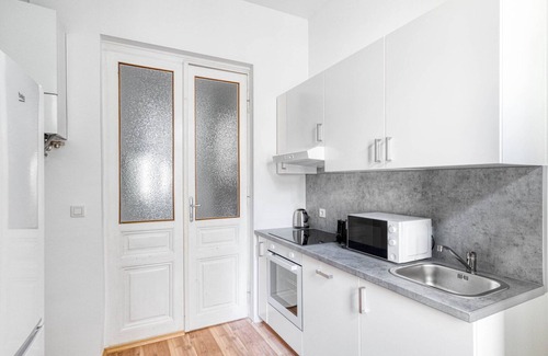 Roßau Apartment | Historic Alsergrund 1BR, nr Donaukanal, by Blueground