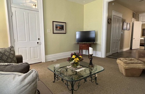 Maysville Apartment | Historic and Elegant