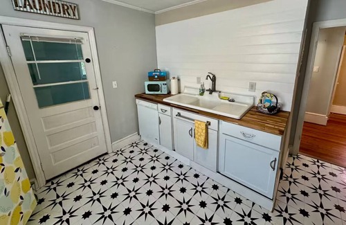 Old Southwest Apartment | Historic Apartment in Roanoke Near Carilion Hospital & Downtown - Pet Friendly