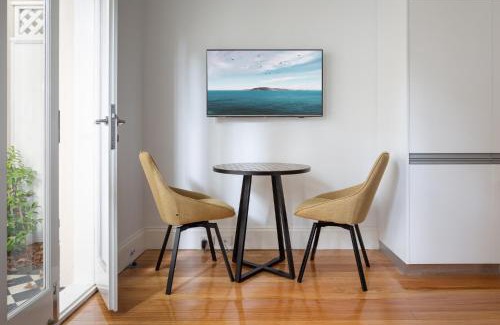 Lewisham Apartment | Historic Art-filled Studio Close to Transport