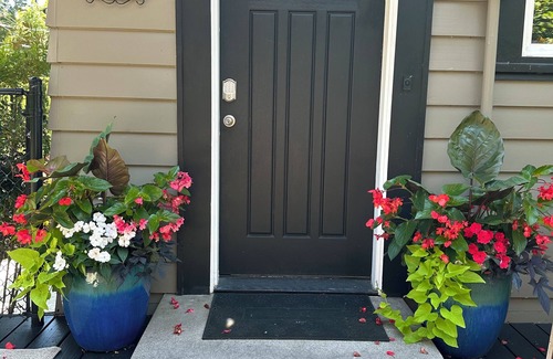 Camas House | Historic Artistic Home Downtown Camas