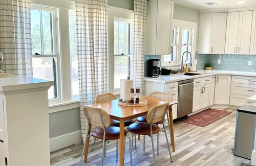 Atascadero House | Historic Atascadero Colony Charmer!