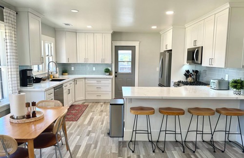 Atascadero House | Historic Atascadero Colony Charmer!
