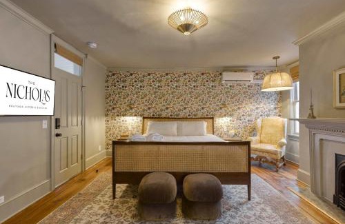 Harleston Village Bed & Breakfast | Historic B&B Veranda King Suite Walk to King