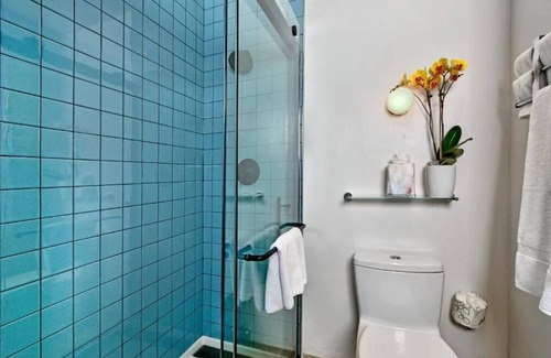 South Beach Hotel | Historic Bayfront Stay by Alcatraz Ferry, Ghirardelli & Painted Ladies