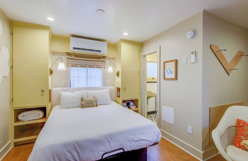 Boone Hotel | Historic Blue Ridge Tourist Court - Queen Deluxe