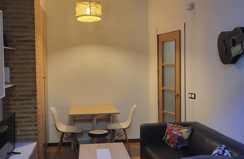 El Botanic Apartment | Historic Botanical Center. Very quiet, centrally located. No nightlife on the street