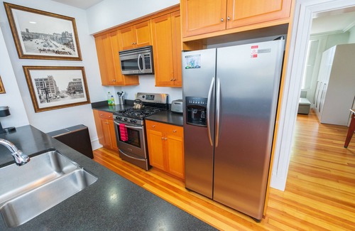 College Hill Condo | Historic Brownstone in the Heart of College Hill - BROWN - RISD - JWU
